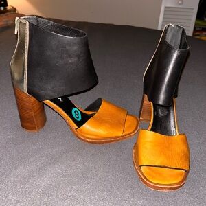 EUC Strategia VTG Y2K brown black block 3.5” heels clogs. Size 8 or 38